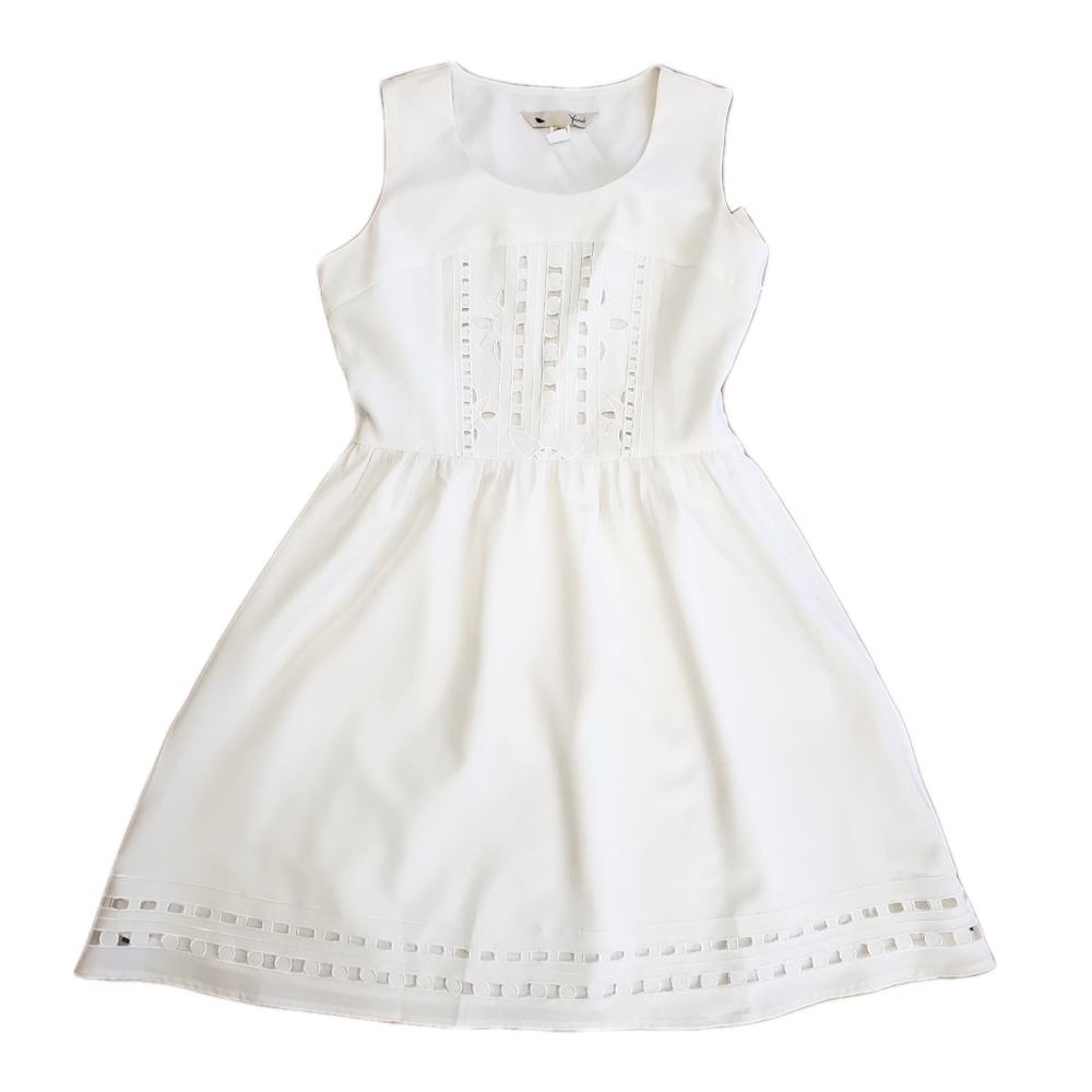 Yumi white cutout design dress